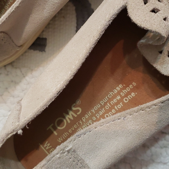 TOMS SLIP-ONS - Picture 9 of 11